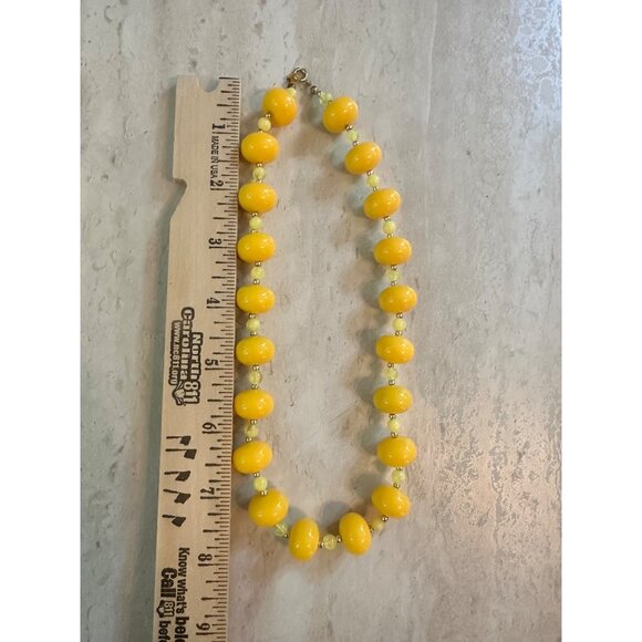 Vintage 1980's Yellow Beaded Necklace With Round & Oval Beads Choker Style - Picture 5 of 6